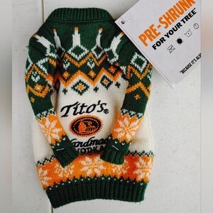 TITOs Holiday Promo Mini Green & Orange Sweater Ornament (230 midler)